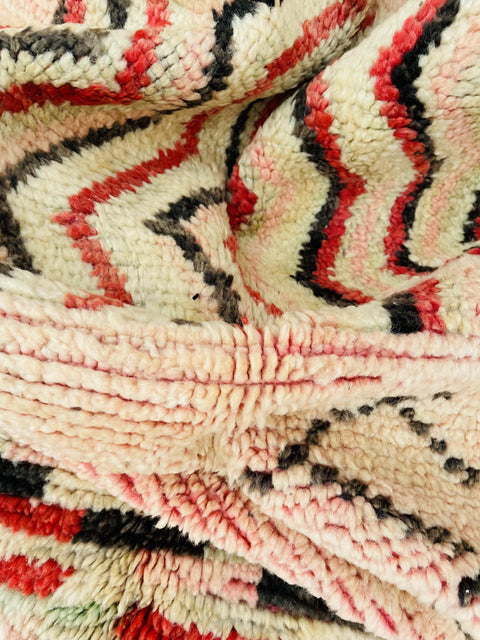 Boujad Moroccan Rug, Handmade Boujaad Rug, Authentic Moroccan Rug, Abstract Berber Rug, pink Wool Rug, Sheep Wool Rug, Bohemian Rug.