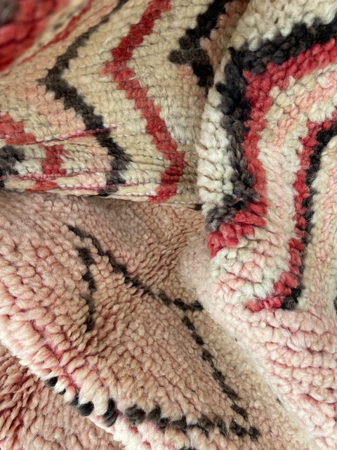 Boujad Moroccan Rug, Handmade Boujaad Rug, Authentic Moroccan Rug, Abstract Berber Rug, pink Wool Rug, Sheep Wool Rug, Bohemian Rug.