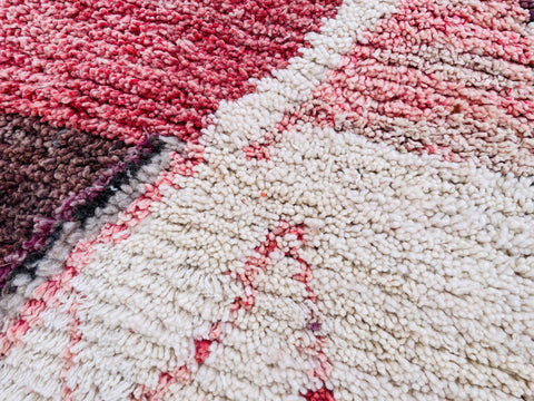 Boujad Moroccan Rug, Handmade Boujaad Rug, Authentic Moroccan Rug, Abstract Berber Rug, pink Wool Rug, Sheep Wool Rug, Bohemian Rug.