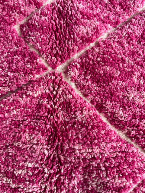Salon ROSE BENIOURAIN - Incroyable tapis rose marocain - Tapis berbère fait main - Tapis marocains antiques Beniourain - VIEUX tapis Boho