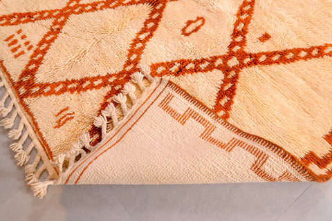 Mesmerizing Ouarzazate Diamond Moroccan Mrirt Rug: Exquisite Design for Unforgettable Spaces