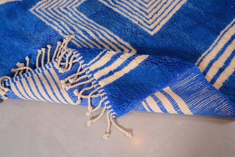 Artisanal Amizmiz Moroccan Mrirt Rug: Blue Handwoven Luxury with a Modern Twist