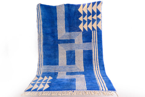 Artisanal Amizmiz Moroccan Mrirt Rug: Blue Handwoven Luxury with a Modern Twist