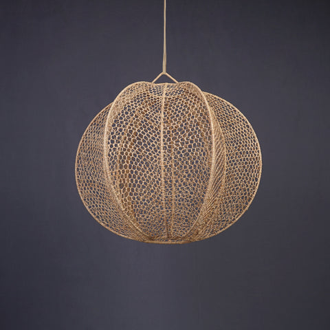 Suspension ball in raffia lace