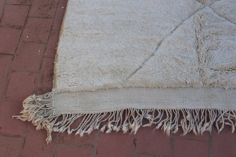 Minimalistic Mrirt authentic Moroccan rug Off white tufted - Africancreates