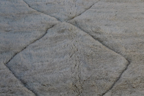 Minimalistic Mrirt authentic Moroccan rug Off white tufted - Africancreates