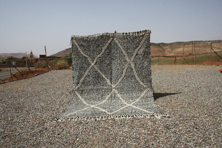Front view of the gray and white geometric patterned Moroccan kilim rug.