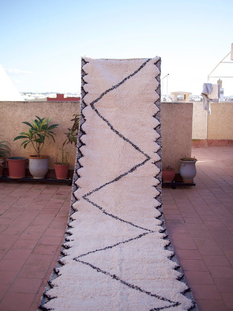BENIOURAIN RUG, Tribal Area Rug, Handwoven Rug, Geometric Rug, Authentic Wool Runner, White & Black Rug, Area Rug, Berber White Rug - Africancreates