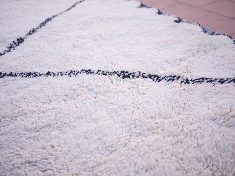 BENIOURAIN RUG, Tribal Area Rug, Handwoven Rug, Geometric Rug, Authentic Wool Runner, White & Black Rug, Area Rug, Berber White Rug - Africancreates