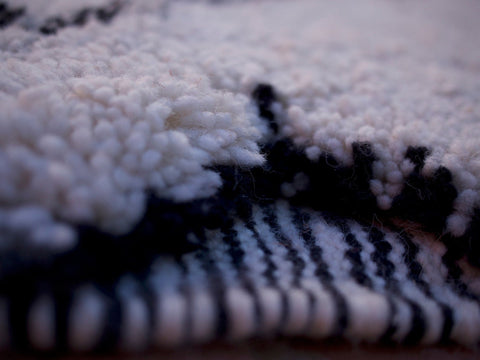 BENIOURAIN RUG, Tribal Area Rug, Handwoven Rug, Geometric Rug, Authentic Wool Runner, White & Black Rug, Area Rug, Berber White Rug - Africancreates
