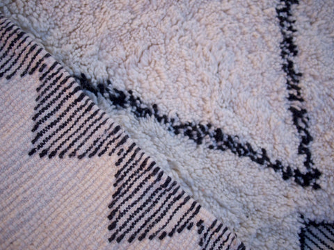 BENIOURAIN RUG, Tribal Area Rug, Handwoven Rug, Geometric Rug, Authentic Wool Runner, White & Black Rug, Area Rug, Berber White Rug - Africancreates