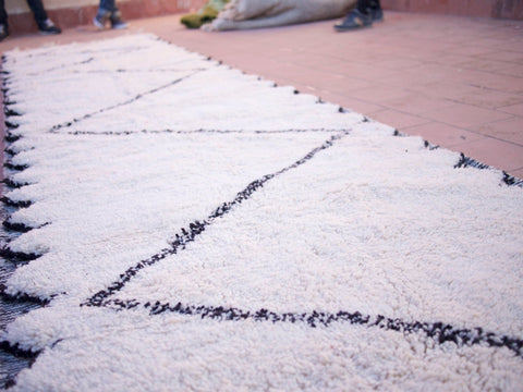 BENIOURAIN RUG, Tribal Area Rug, Handwoven Rug, Geometric Rug, Authentic Wool Runner, White & Black Rug, Area Rug, Berber White Rug - Africancreates