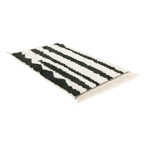 Side view of the black and cream striped Beni Ourain Moroccan rug displaying its striped design.