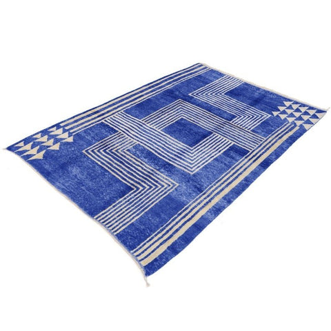 Side view of the blue Beni Mrirt rug with a geometric pattern and soft texture.