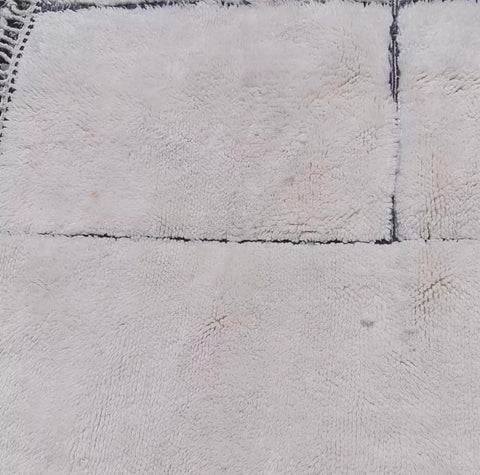 Gorgeous Beni Mrirt White Moroccan berber rug , beni ourain custom and handmade with natural wool - Africancreates