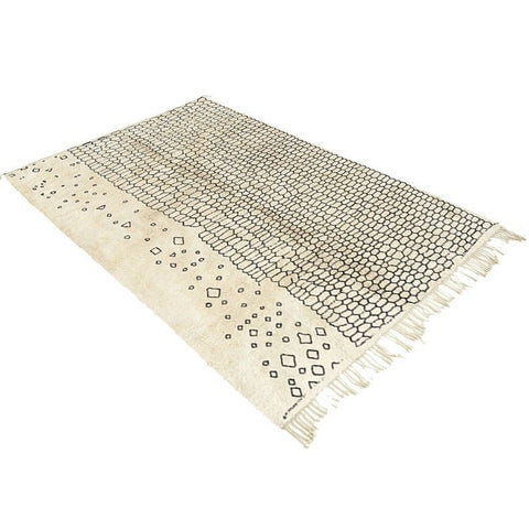 Close-up of the off-white Moroccan rug showcasing its contemporary pattern.