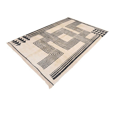 Close-up detail of the geometric pattern on the cream and black Moroccan Beni Mrirt rug.