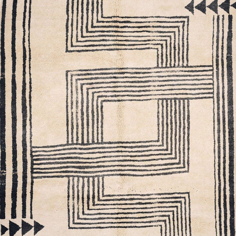 Side view of the cream and black Moroccan Beni Mrirt rug showcasing its geometric design.