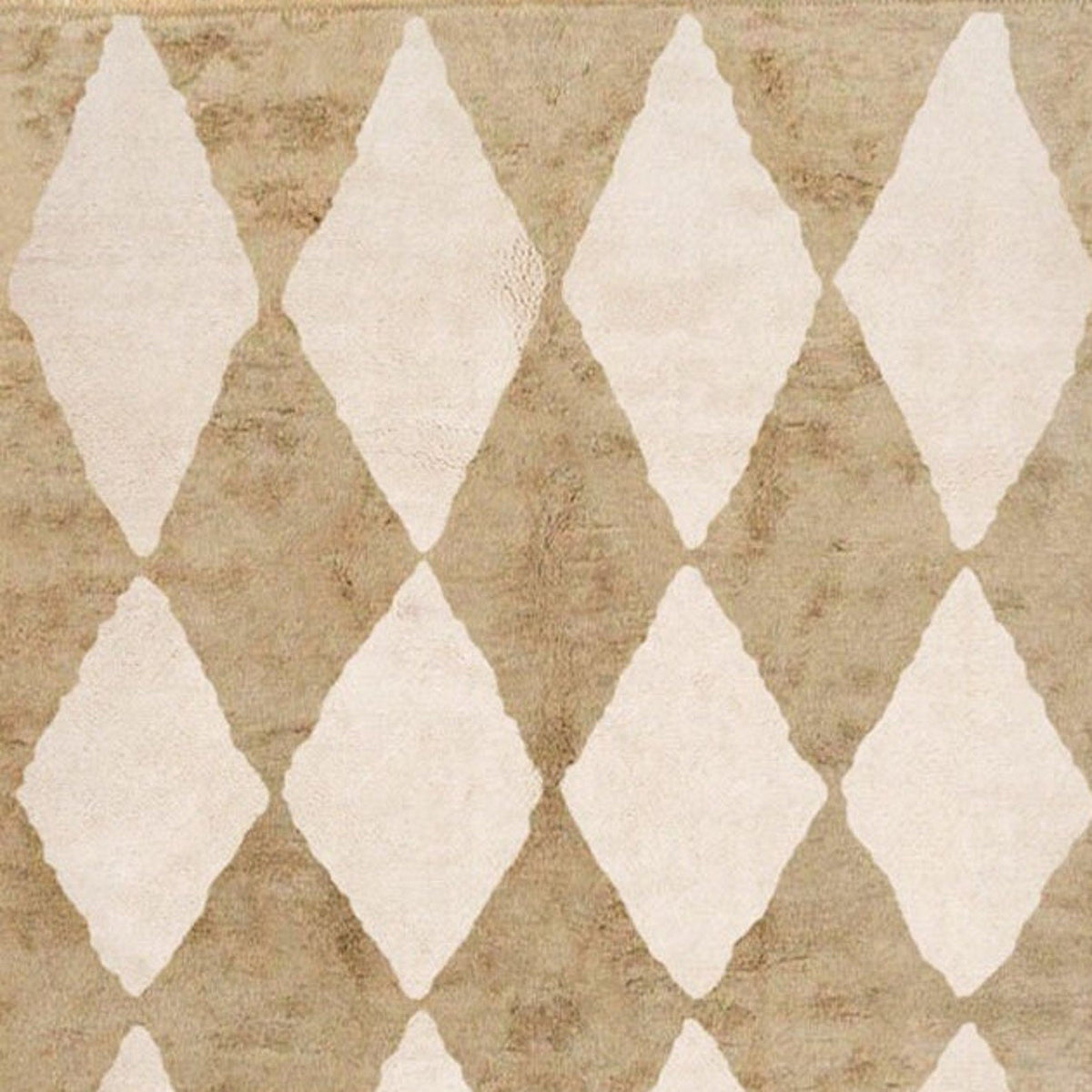 Detail close-up of the diamond pattern rug in beige and white