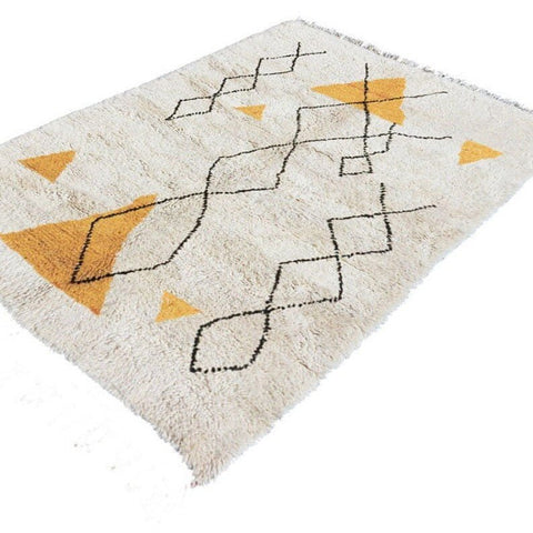Side view showcasing the yellow and black geometric pattern of the Moroccan rug.
