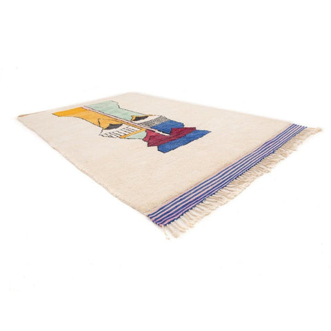 Side view of the area rug displaying geometric pattern and fringed edges.