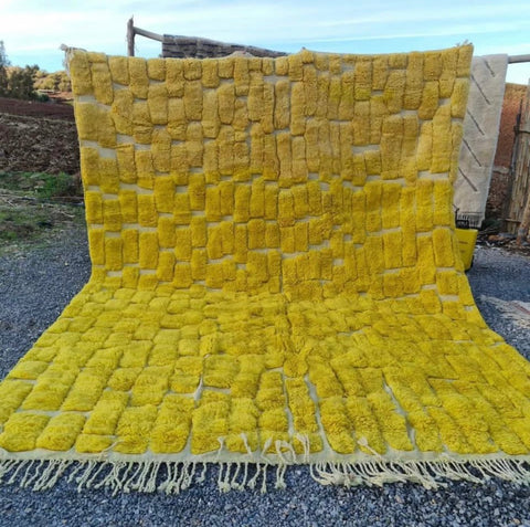 Front view of the yellow Berber rug highlighting its modern design and soft texture.